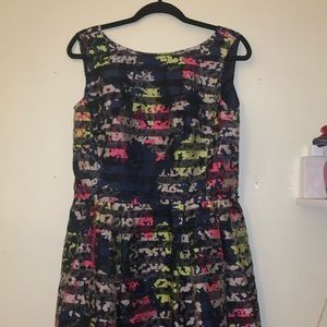 Just Taylor knee length dress 👗